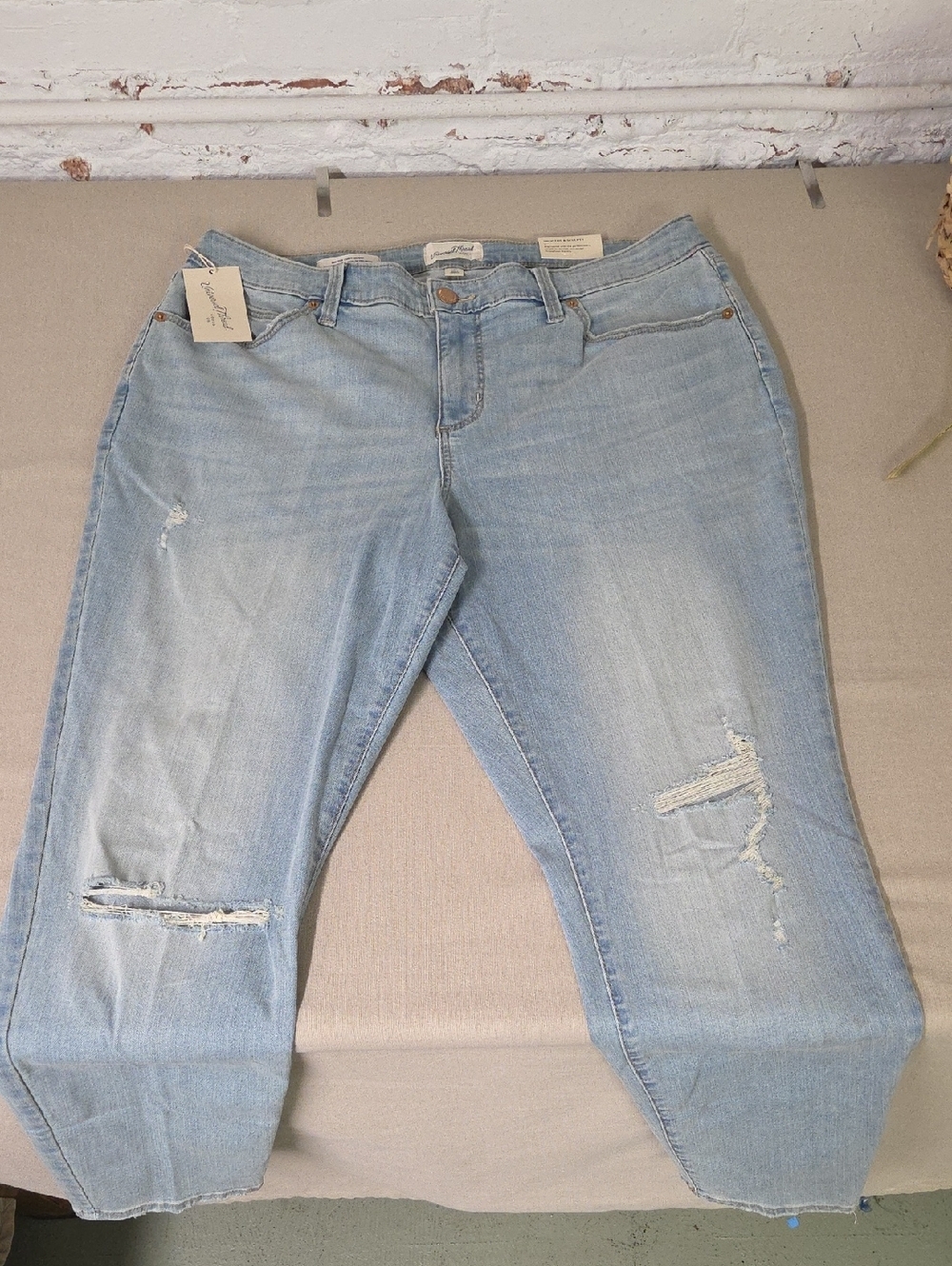 Universal Thread Light Blue Distressed Boyfriend Jeans 18W NWT